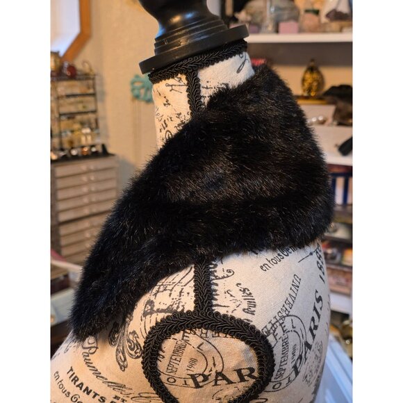 Faux Fur Black Wrap Collar Scarf - Picture 12 of 13